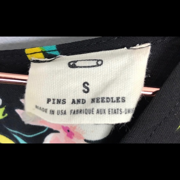 Pins And Needles
Women's Silky Ruffle-Short Romper Small - Picture 4 of 9